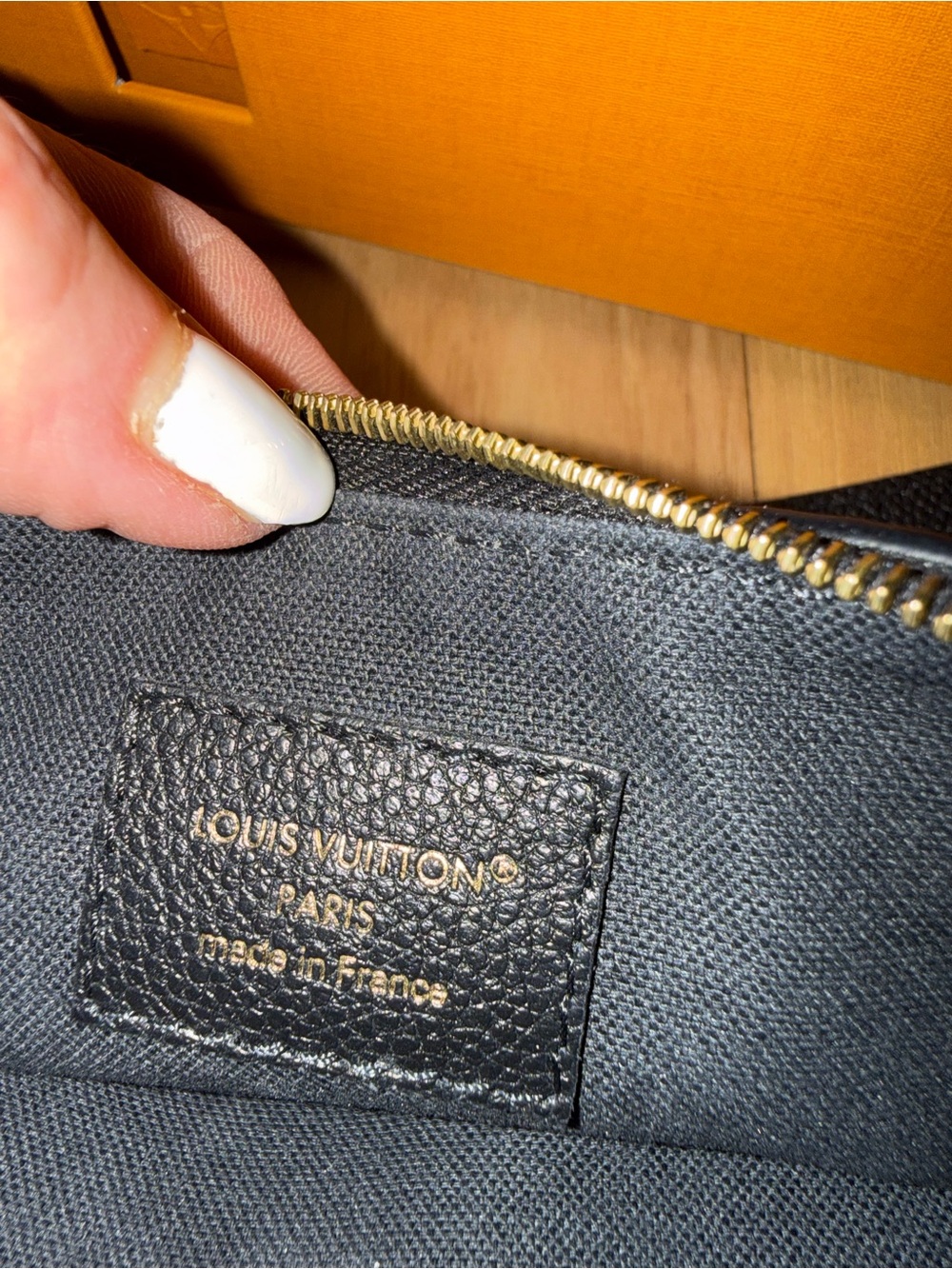 Louis Vuitton Black liv Monogram Empreinte Leather Shoulder Bag - Picture 5 of 12
